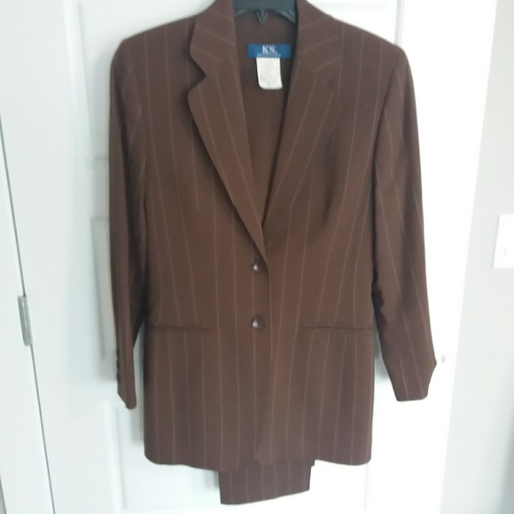 Blu's brown pin striped pant suit - Picture 4 of 8